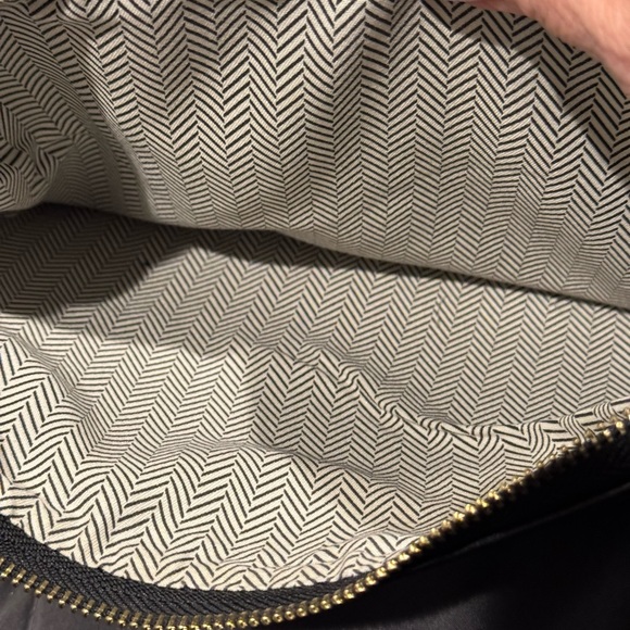 Jen & Co wristlet w/3 pockets. 2 D Rings, add own guitar strap for a crossbody. - Picture 7 of 9